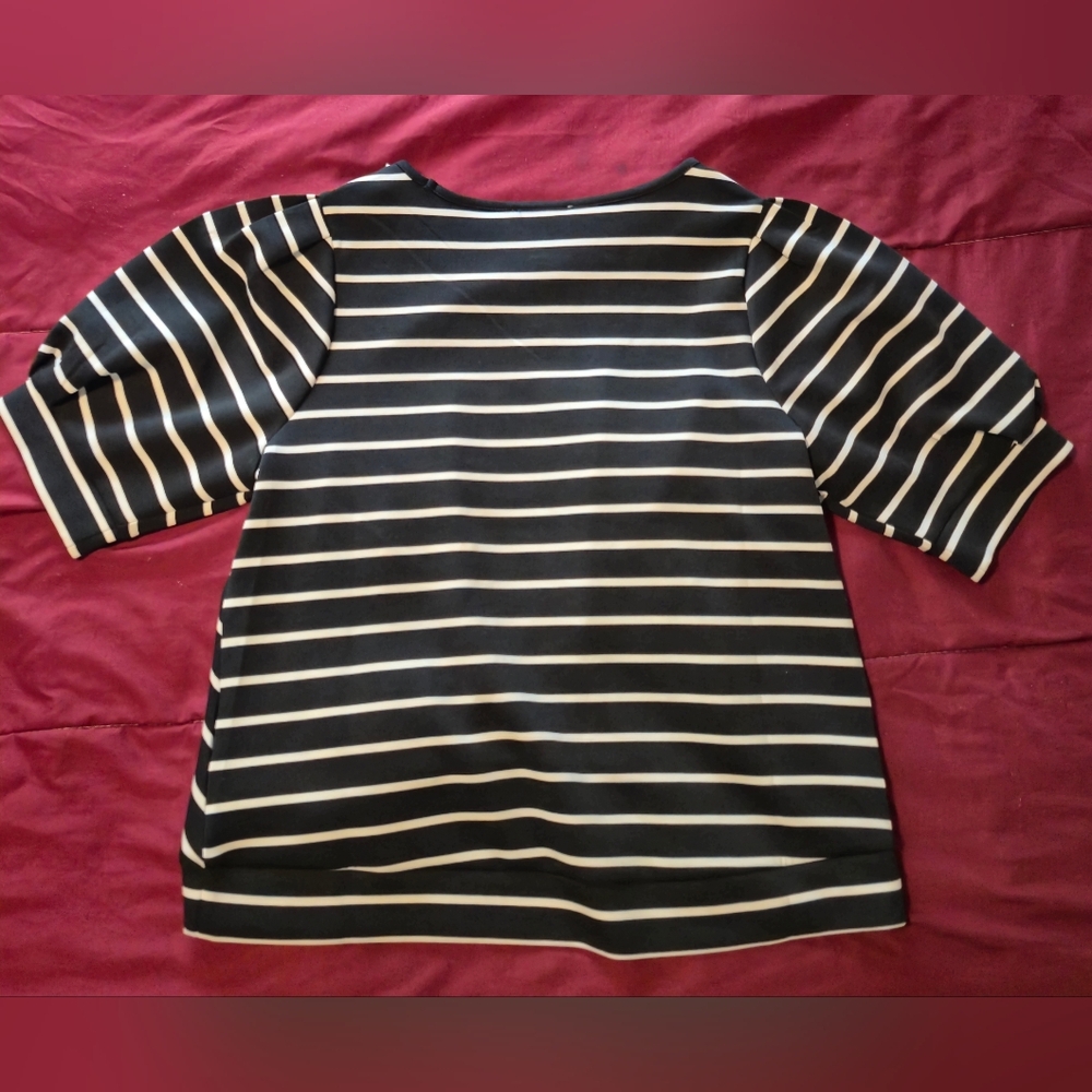 Cupio Black and White Top with Pearl Detail Large